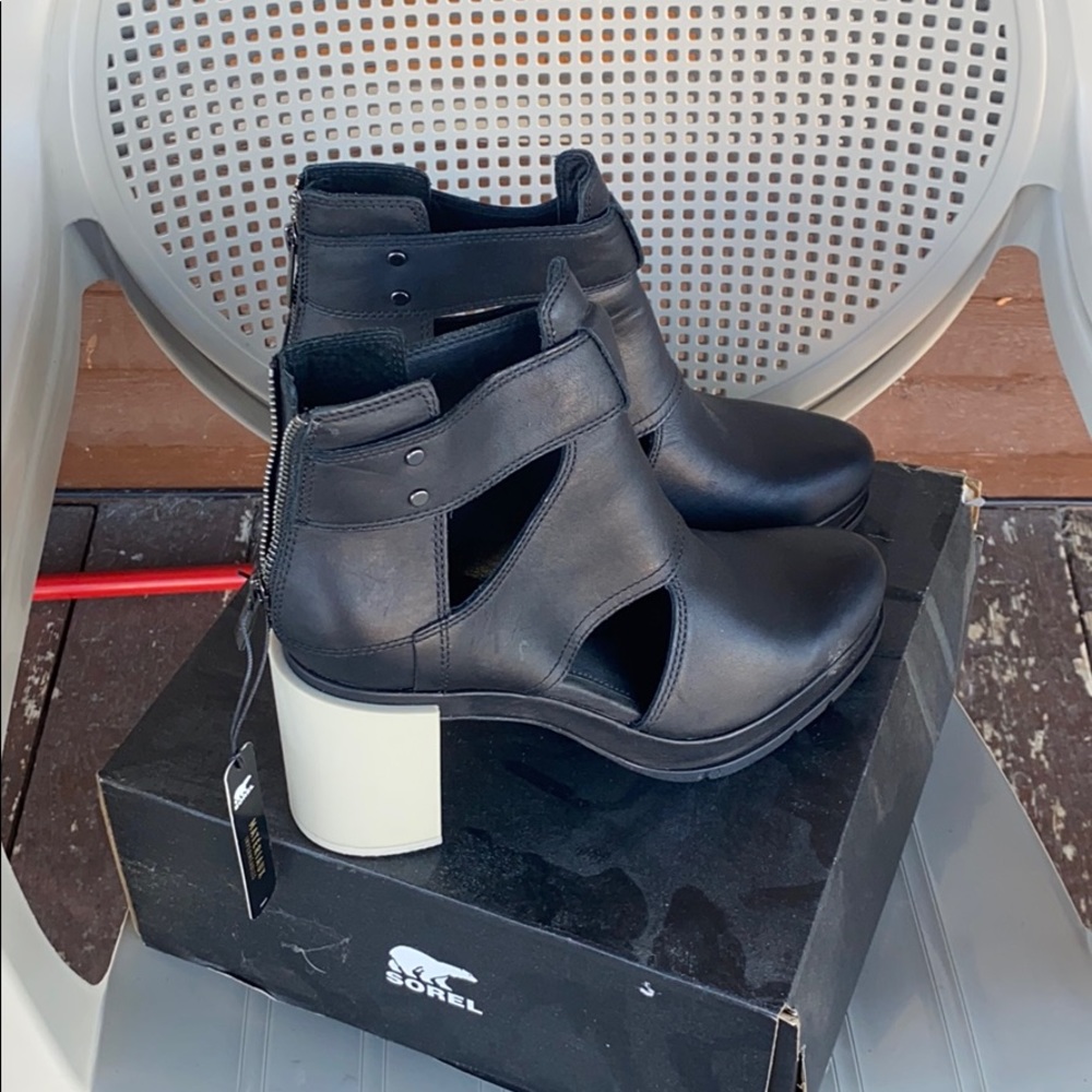 Sorel....Margo Cut-Out